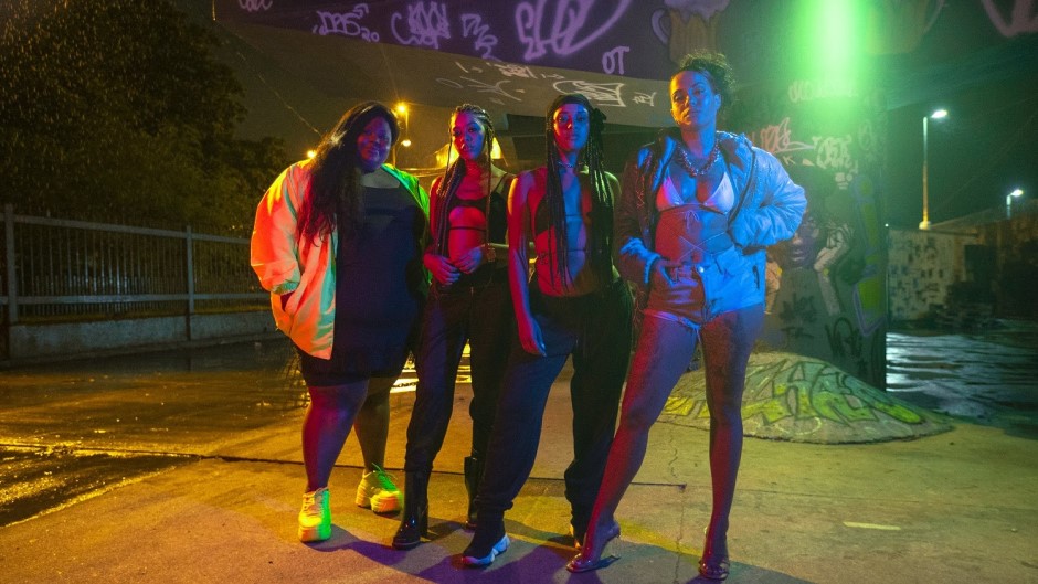 Abronca convoca bonde feminino em clipe dançante com MC Carol e Thai Flow “Pras Bandidas” tem produção de Brasil Grime Show
