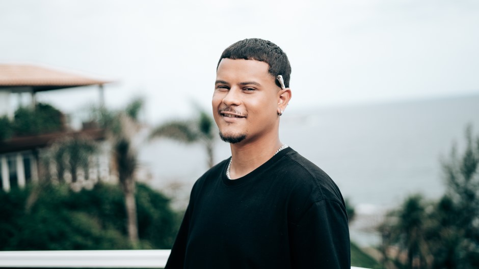 Choji fecha 2020 com mais um hit. “Brotou no Morrão” chega nas plataformas de música e com clipe no Youtube no dia 11 de dezembro.