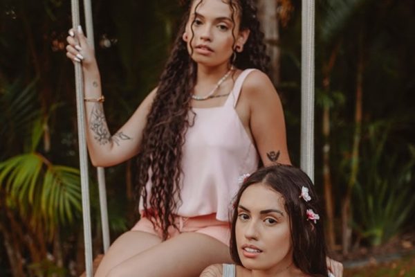 A dupla Carol & Vitoria abraça o flow carioca do trio RESENHV dando origem ao single “Meu Quintal”, que acaba de chegar aos apps de música.