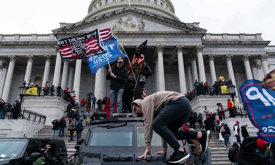 Os Estados Unidos sofreu, na última quarta (6), o que é considerado por especialistas políticos o maior atentado à democracia do país.