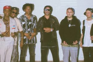 Recayd Mob e Ronaldinho Gaúcho lançam, nesta sexta, dia 15, a faixa “Rolê Aleatório”, que faz parte do projeto do jogador e de Wusta Studio, o Tropa do Bruxo, e que chega acompanhado de videoclipe.