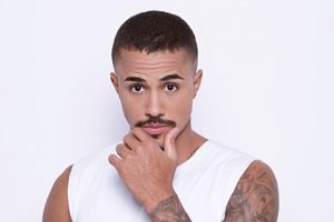 Mc Livinho além de investir na carreira musical anda também incursionando no mundo dos games.Recentemente ele começou a investir nos jogos de Free Fire.