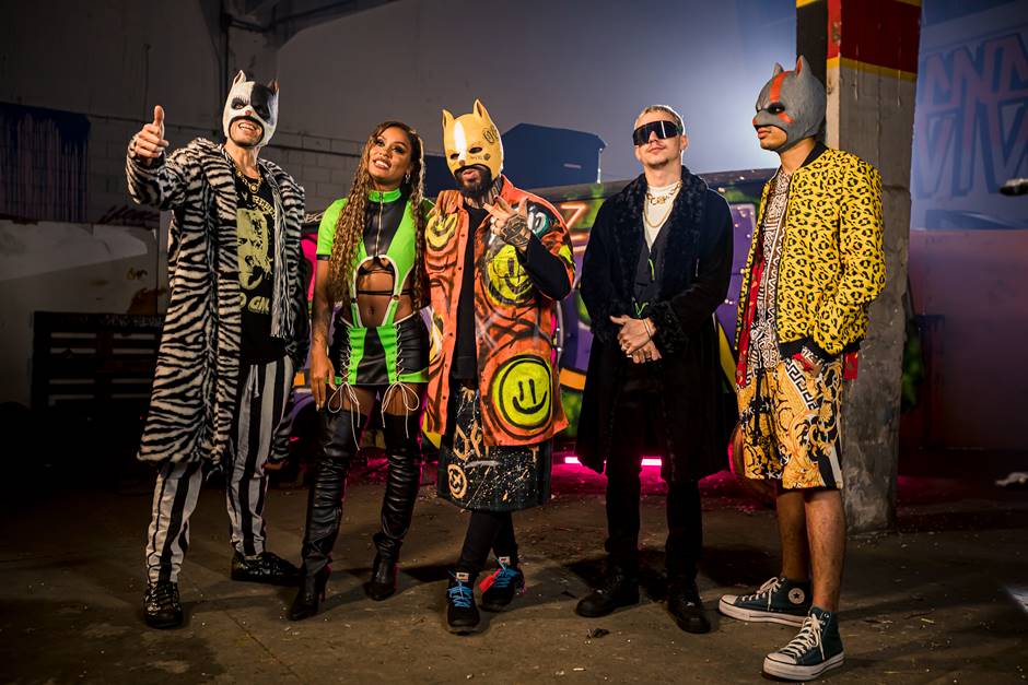A faixa traz, pela primeira vez, Mad Dogz, PK e MC Rebecca juntos, o lançamento vem com o tempero carioca e a pressão característica do som do trio.