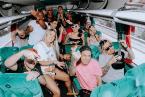 Chega às plataformas digitais nesta quarta-feira (03), 