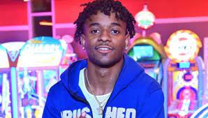 O rapper Mooski compartilha o remix de “Track Star”