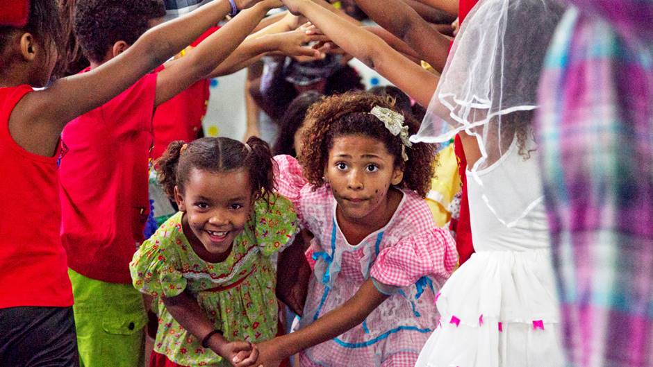 a Favela Mundo lançará, nos dias 24 e 29 de junho, às 10h, vídeos que enaltecem as festas juninas.