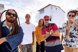 ÉoCrosss, Ypaz, Ogui, Iago Major, Zezzo e Firmo, dão nome em um beat forte e marcante a “Filhos de Yemanjá”, mais novo single produzido pela Avalanche Casa da Música que está disponível em todas as plataformas digitais.
