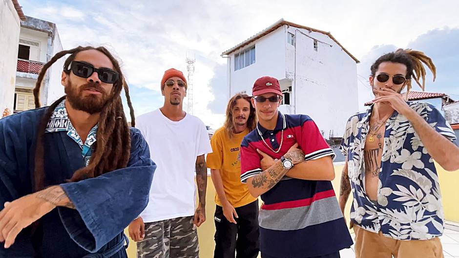 ÉoCrosss, Ypaz, Ogui, Iago Major, Zezzo e Firmo, dão nome em um beat forte e marcante a “Filhos de Yemanjá”, mais novo single produzido pela Avalanche Casa da Música que está disponível em todas as plataformas digitais.