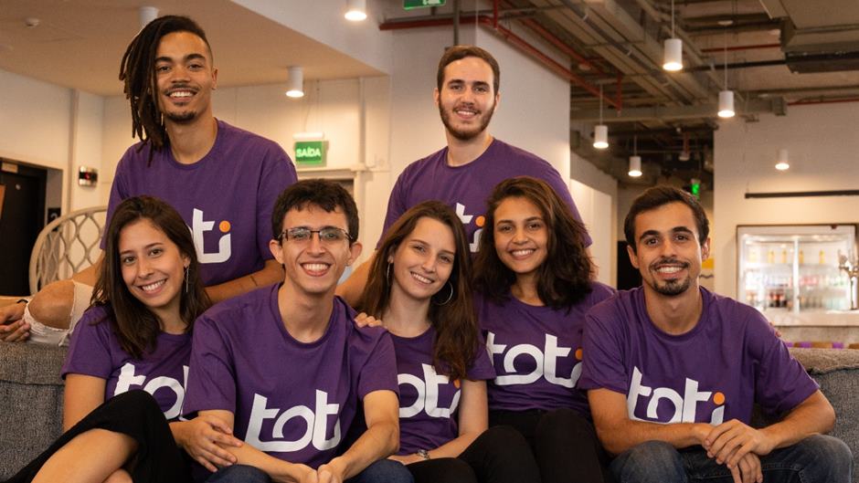Empresa criou a primeira plataforma do Brasil com foco no ensino de programação web para refugiados e imigrantes