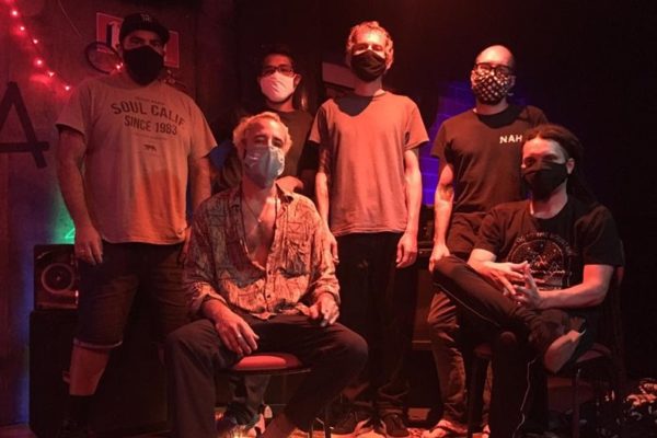 Projetonave e Caco Pontes lançam temporada de espetáculos online Shows acontecem entre os dias 31 de julho e 4 de agosto e são convite à uma viagem atmosférica entre macro e microcosmo, enquanto prévia de novo álbum