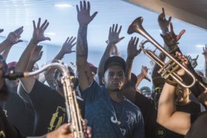 Comanche: A ascensão de um talento do rap brasileiro e suas mensagens  impactantes