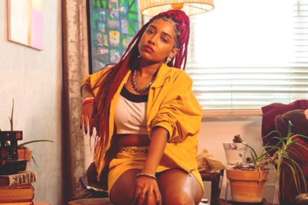 A cantora marcou presença no Novembro Negro da Warner Music Brasil com o documentário “Nossos Cantos Vêm de Longe”, homenageando músicas e vozes negras