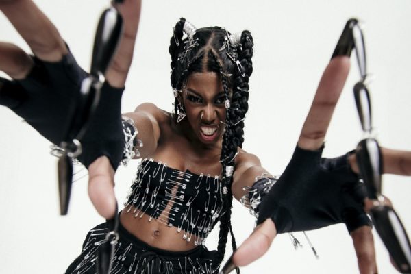 MC Soffia lança EP romântico