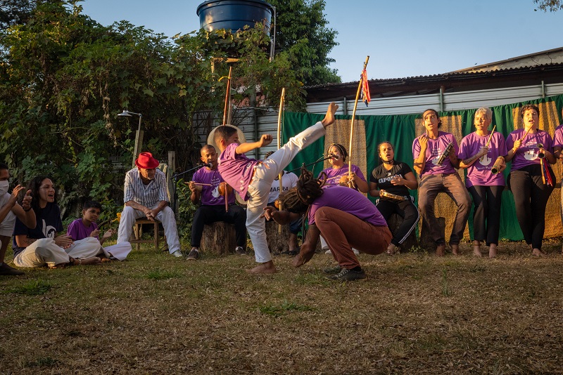 Festa de Erê celebra sincretismo na comemoração de Cosme e Damião