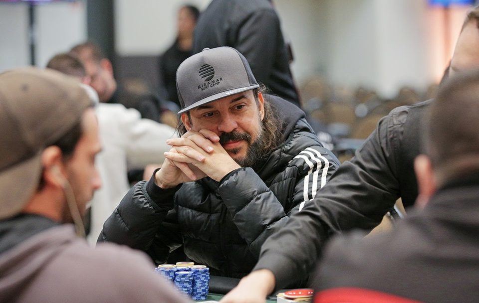 Em evento de poker, Gabriel O Pensador comenta sobre lançamento de novo álbum