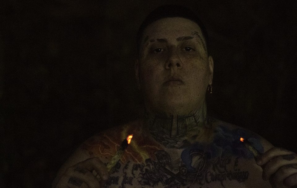 Jupi77er, MC do Rap Plus Size, lança primeiro disco solo após transição de gênero “RG veio com a necessidade de colocar minha identidade em evidência, por eu ser uma pessoa transmasculina não-binária”