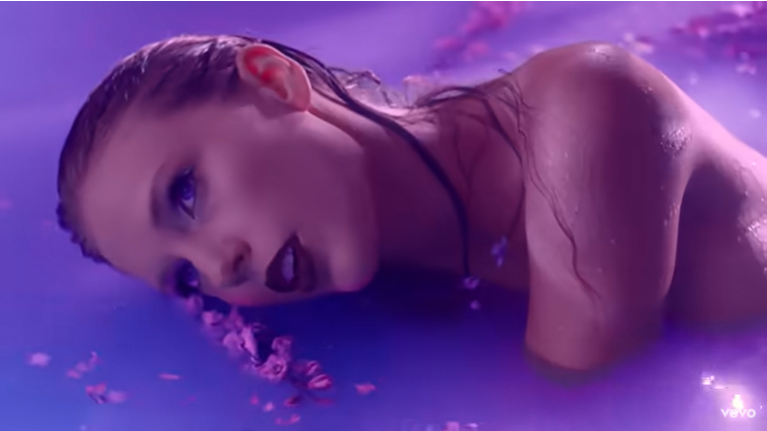 Taylor Swift lança clipe de “Lavender Haze”, um dos hits do álbum “Midnights”