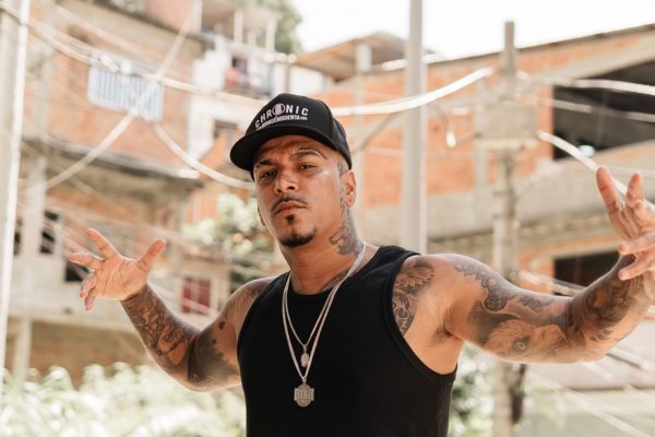 Pateta código 43 é o primeiro rapper paranaense a gravar clipe na favela da rocinha no Rio de Janeiro