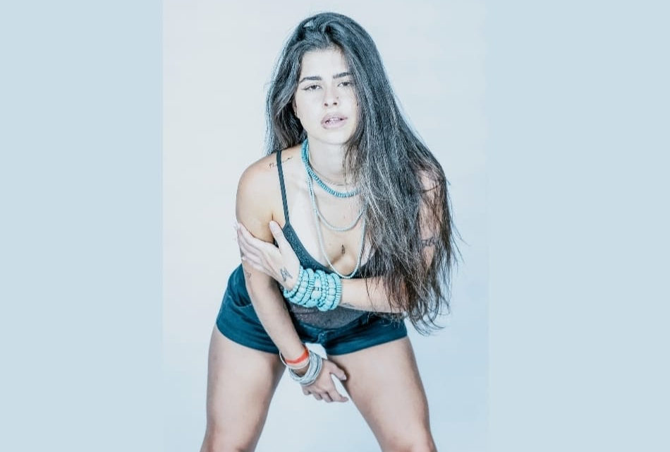 Maya lança "3 da manhã", single inspirado em suas vivências