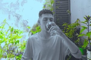 John Odini estreia com a música “Iluminando a Noite”