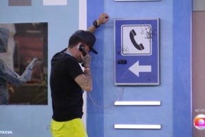 MC Guimê atende o Big Fone e indica dois brothers para o paredão