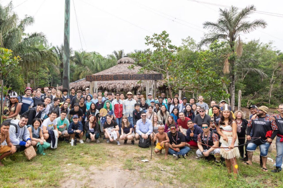 Músicos de universidade americana participam de imersão na Amazônia