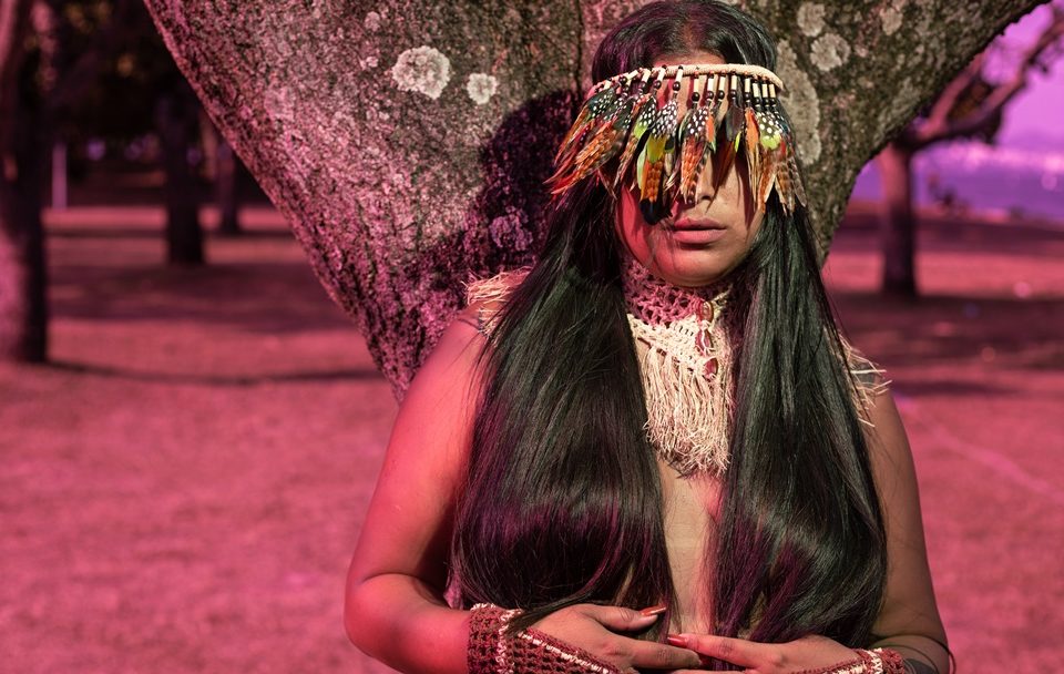 Kaê Guajajara explora ‘ancestralidade e futuro’ em ritmos dançantes no novo álbum, “Zahytata”