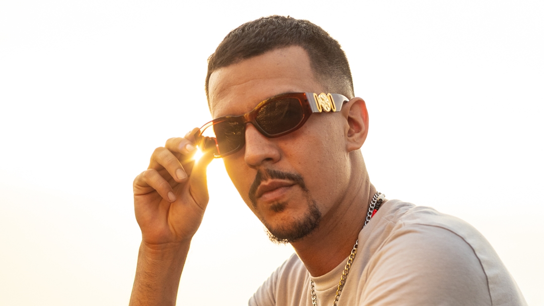 ROD lança primeiro álbum "Deus é Brasileiro" mesclando samba e rap
