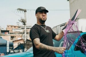 Kawe nos bastidores do clipe de 2016 - crédito: @tamiresdamas / Divulgação Som Livre