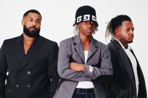 MC Caverinha (ao centro) lança feat com Baco Exu do Blues (esq.) e Vulgo FK (dir.) no single 