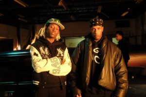 MC Caverinha e Kayblack nos bastidores do clipe de “Única” - crédito: Divulgação GR6