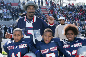 Snoop Dogg poses with players during the 