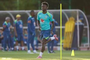 Vini Jr. em treinamento com a seleção brasileira em Seul — Foto: Rafael Ribeiro/CBF