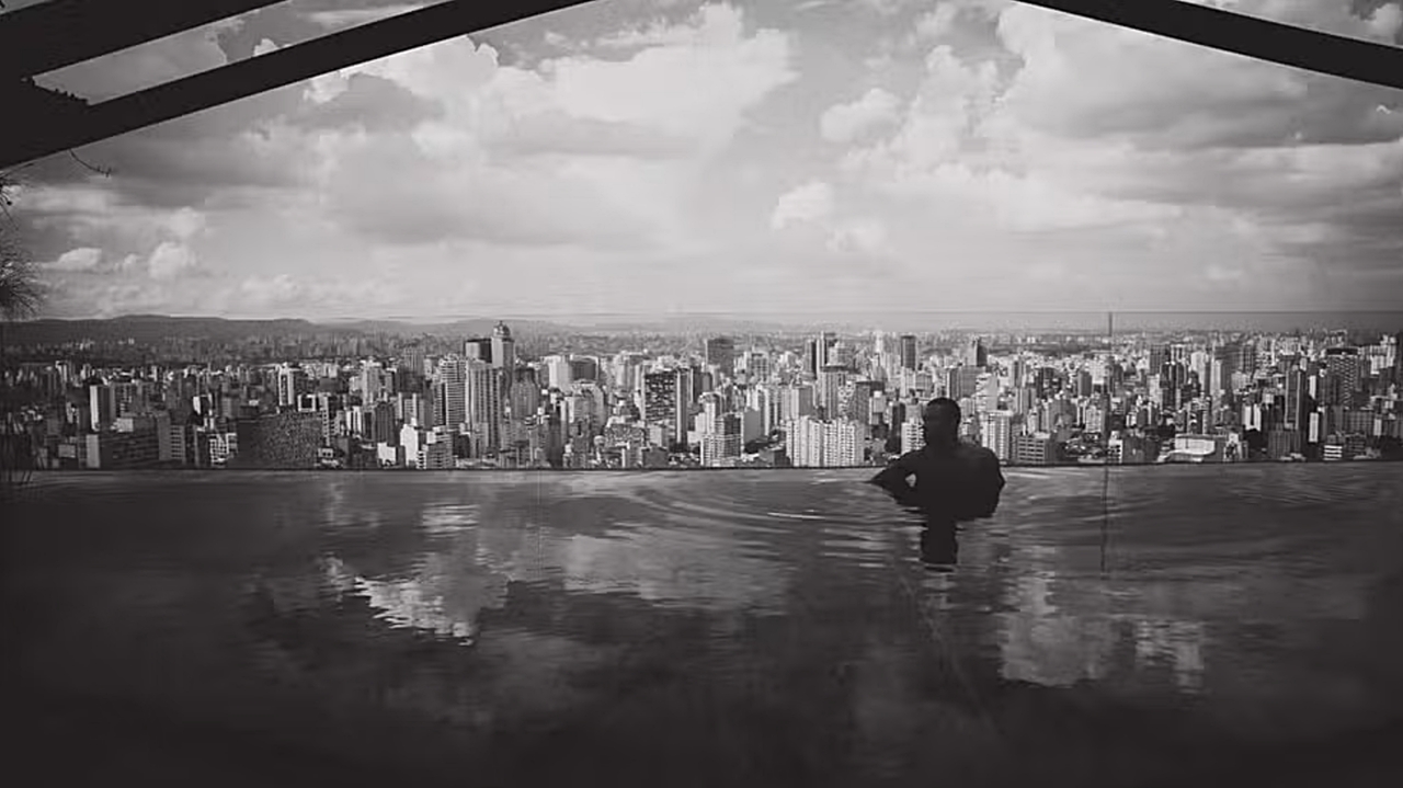 Memphis Depay em São Paulo — Foto: Reprodução / Instagram