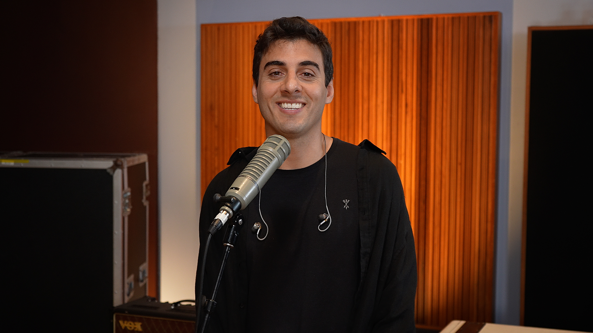 Fabio Brazza encerra o ano de O Novo Sempre Vem com seu rap de raízes brasileiras Fabio Brazza encerra o ano de O Novo Sempre Vem com seu rap de raízes brasileiras