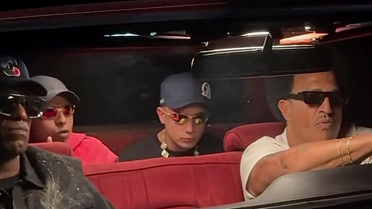 Vitinho RB e MC Hariel gravam clipe de “Bankok” com liberação inédita de beat dos Racionais MC’s Vitinho RB e MC Hariel gravam clipe de “Bankok” com liberação inédita de beat dos Racionais MC’s